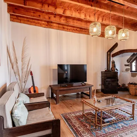 Like-home-t2-kina House-patio Casas Velhas